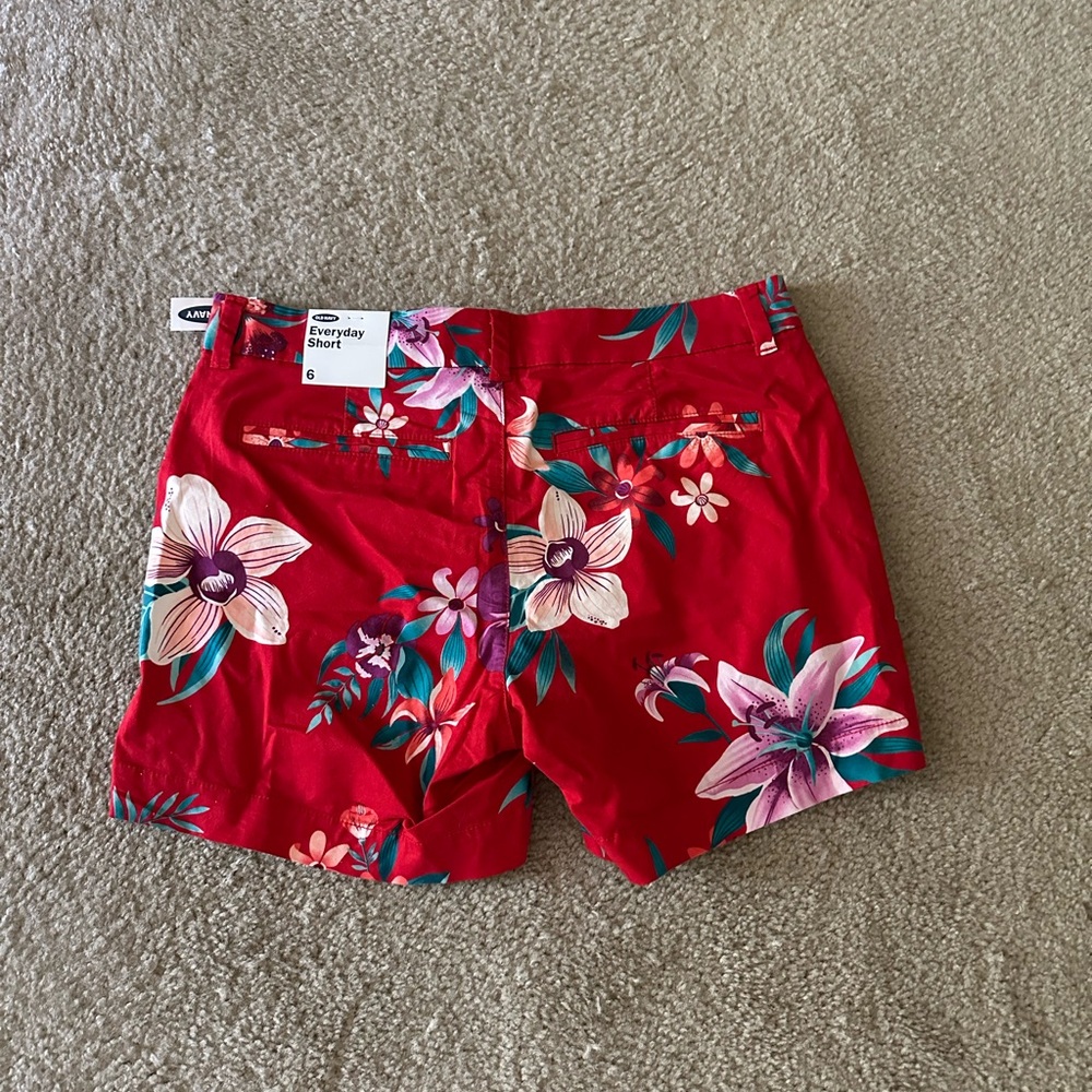 Old Navy floral shorts NWT - Picture 5 of 6